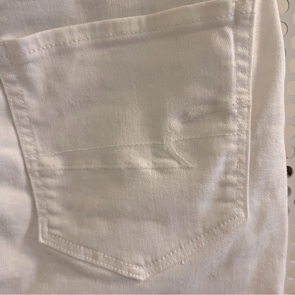 American Eagle Super Stretch Denim Mini Skirt Size 12 Classic White Frayed Hem - Picture 8 of 11